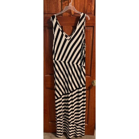 Dress Lane Bryant Black & White Striped Sleeveless V-Neck Maxi Dress 22/24 - Picture 2 of 4